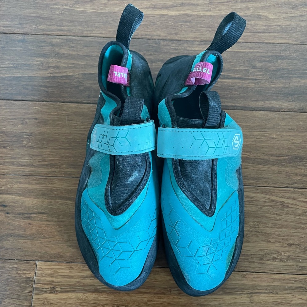 Unparallel Flagship LV Size 12.5, Excellent condition